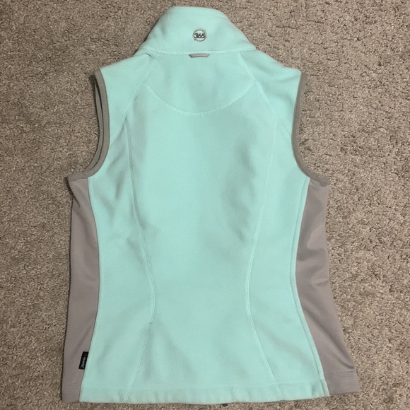 Like New Women’s Fleece Vest! - Picture 3 of 4